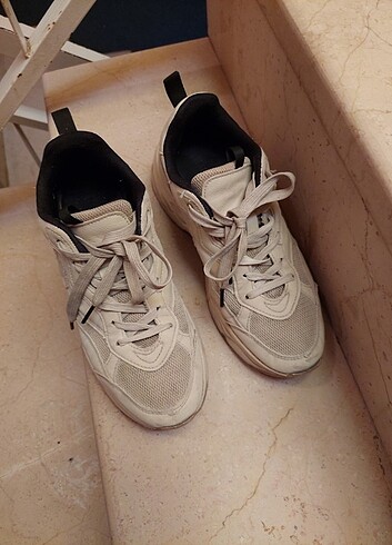 39 Beden Stradivarius spor ayakkabi
