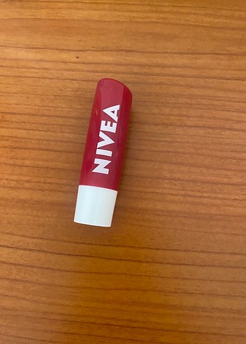 Nivea Parlak Kırmızı Ruj