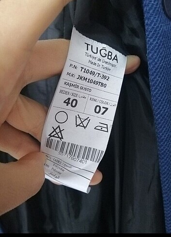 40 Beden lacivert Renk Resimde göründüğü gibi.Ürün sıfır denginde hiçbir sorunu yoktur