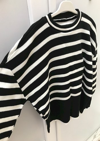 Kadın Siyah Beyaz Çizgili Triko Kazak - Görsel 3