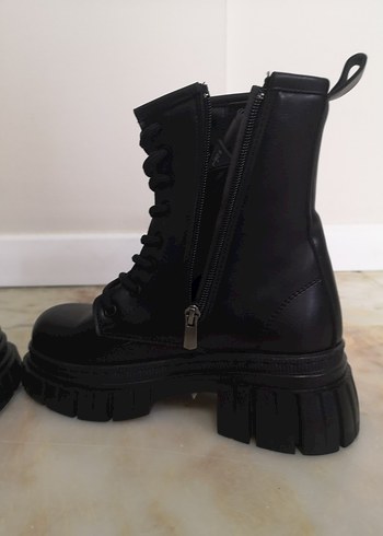 Tokalı Siyah Blok Topuklu Goth Bot - Görsel 6