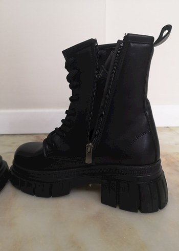 Tokalı Siyah Blok Topuklu Goth Bot - Görsel 7