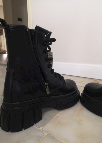 Tokalı Siyah Blok Topuklu Goth Bot - Görsel 8