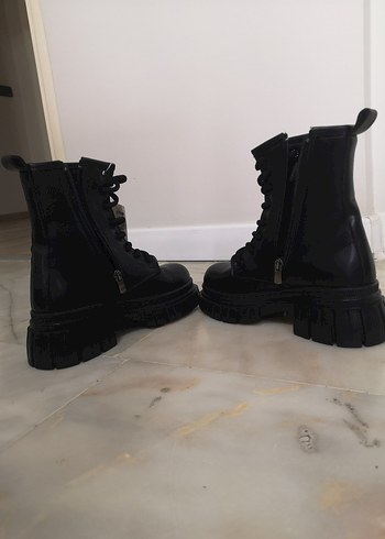 Tokalı Siyah Blok Topuklu Goth Bot - Görsel 5