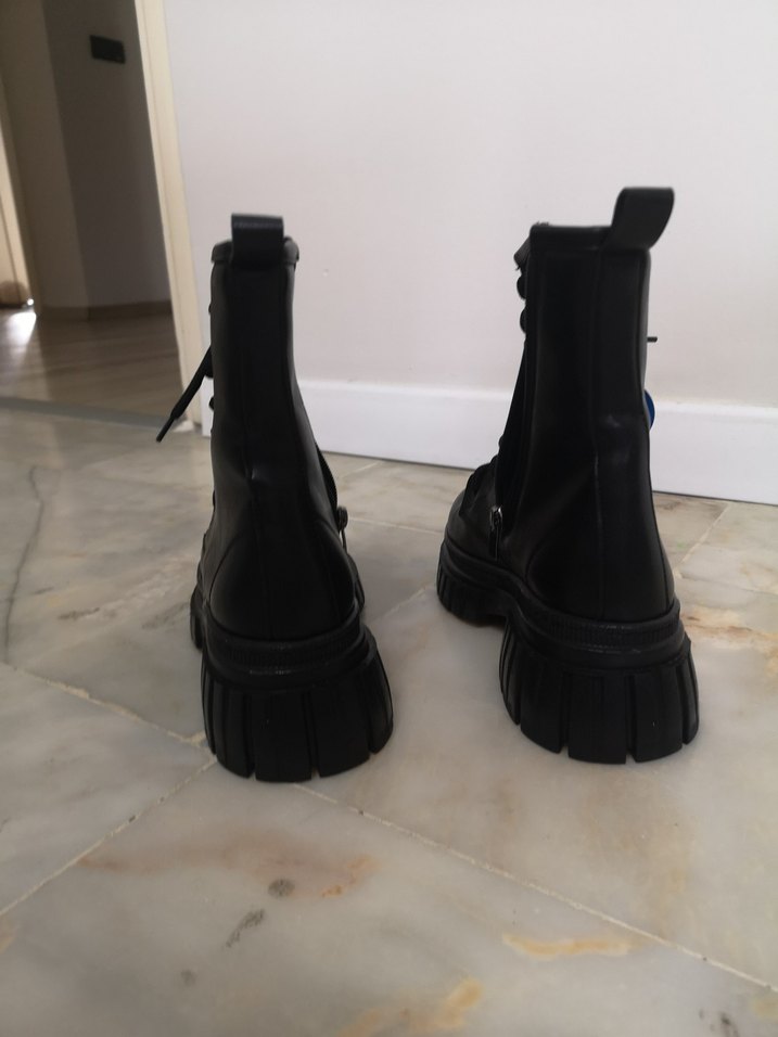 Tokalı Siyah Blok Topuklu Goth Bot - Görsel 4