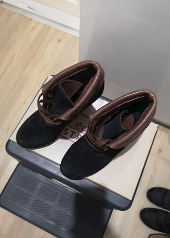 Siyah Süet Dolgu Topuklu Kadın Bot - Görsel 3