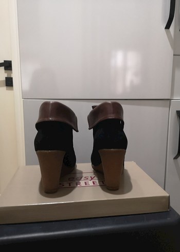 Siyah Süet Dolgu Topuklu Kadın Bot - Görsel 4