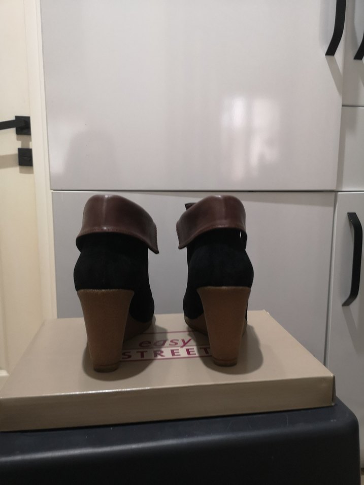 Siyah Süet Dolgu Topuklu Kadın Bot - Görsel 4