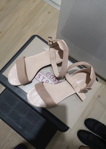 Pudra Süet Tokalı Düz Kadın Sandalet - Görsel 3