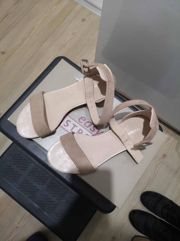 Pudra Süet Tokalı Düz Kadın Sandalet - Görsel 3