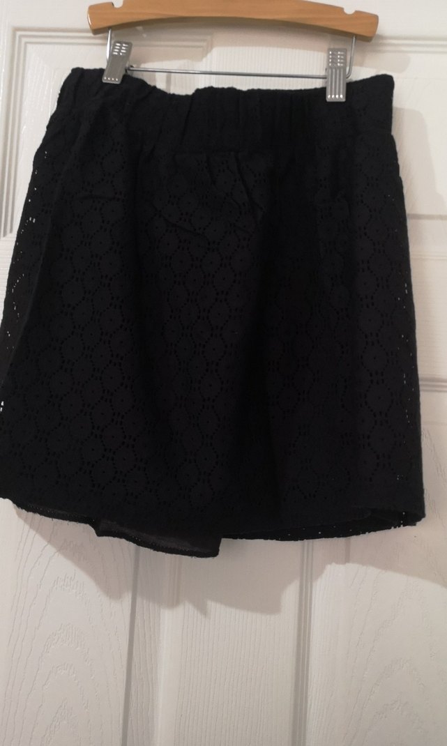 Dantel Detaylı Siyah Mini Etek - Görsel 3