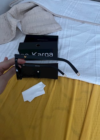 Parlak Siyah Minimalist Kadın Güneş Gözlüğü - Görsel 2