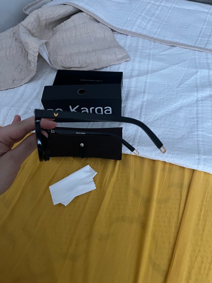 Parlak Siyah Minimalist Kadın Güneş Gözlüğü - Görsel 2