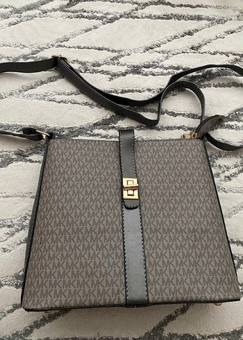 Michael Kors Sik Ve Pratik Michael Kors Omuz Cantasi