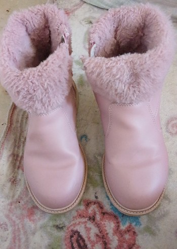 Peluş Detaylı Pembe Kız Botu
