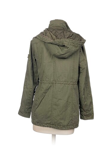 m Beden Bershka Mont %70 İndirimli.