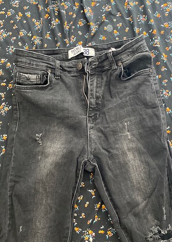 Siyah Yırtık Bol Kesim Midi Kot Pantolon - Görsel 3