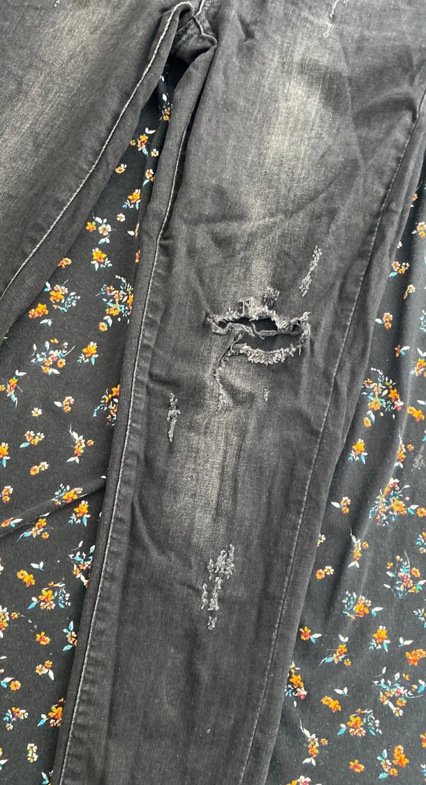 Siyah Yırtık Bol Kesim Midi Kot Pantolon - Görsel 2