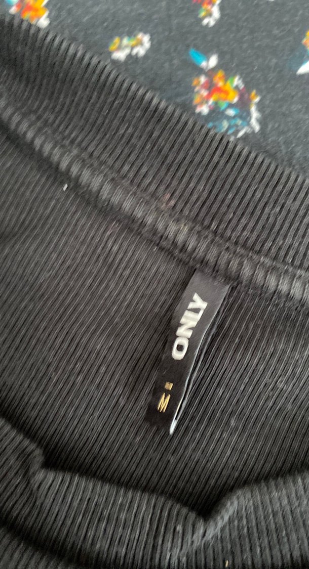 Kız Siyah Uzun Kollu Yırtmaçlı Tişört - Görsel 3