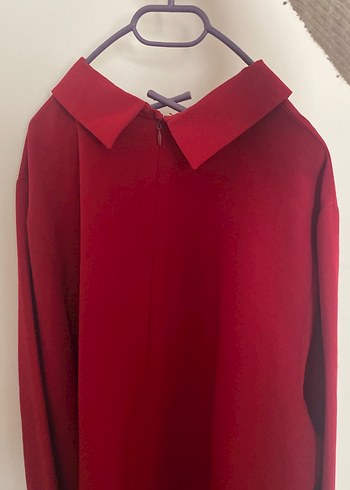 Kırmızı Yakalı 

 Bluzu Siyah Fiyonk Detaylı - Görsel 2