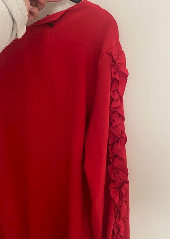 Kırmızı V Yaka Fırfırlı Kadın gömlek - Görsel 3