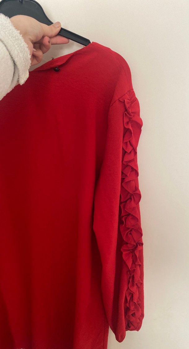 Kırmızı V Yaka Fırfırlı Kadın gömlek - Görsel 3