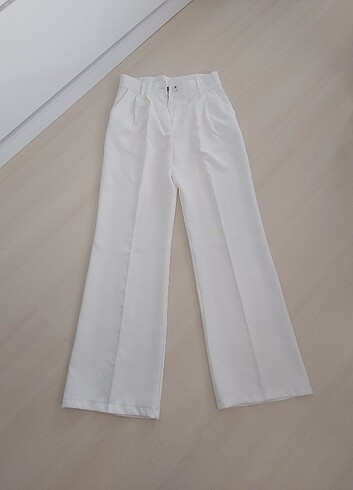 Beyaz bol paça pantolon 
