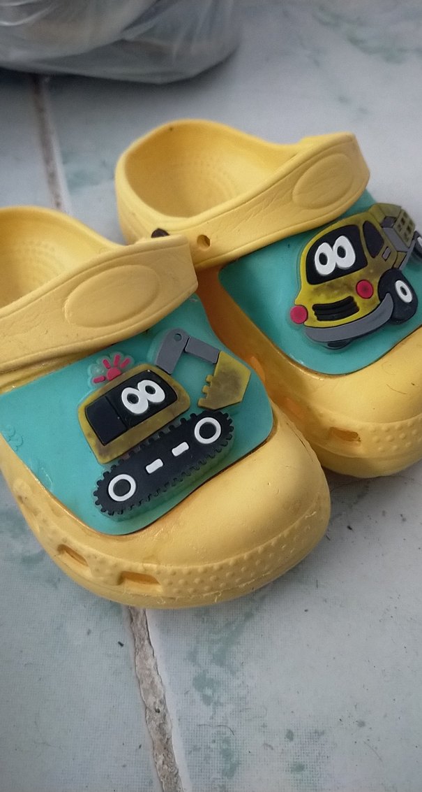Sarı Renkli Erkek Çocuk Kaydırmaz Terlik - Görsel 3