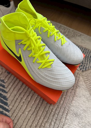42 Beden sarı Renk Nike Erkek Futbol Ayakkabısı Sarı Gri