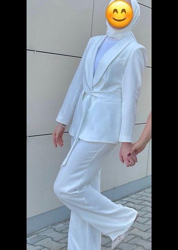 Beyaz Kemerli Ceketli Takım - Görsel 3