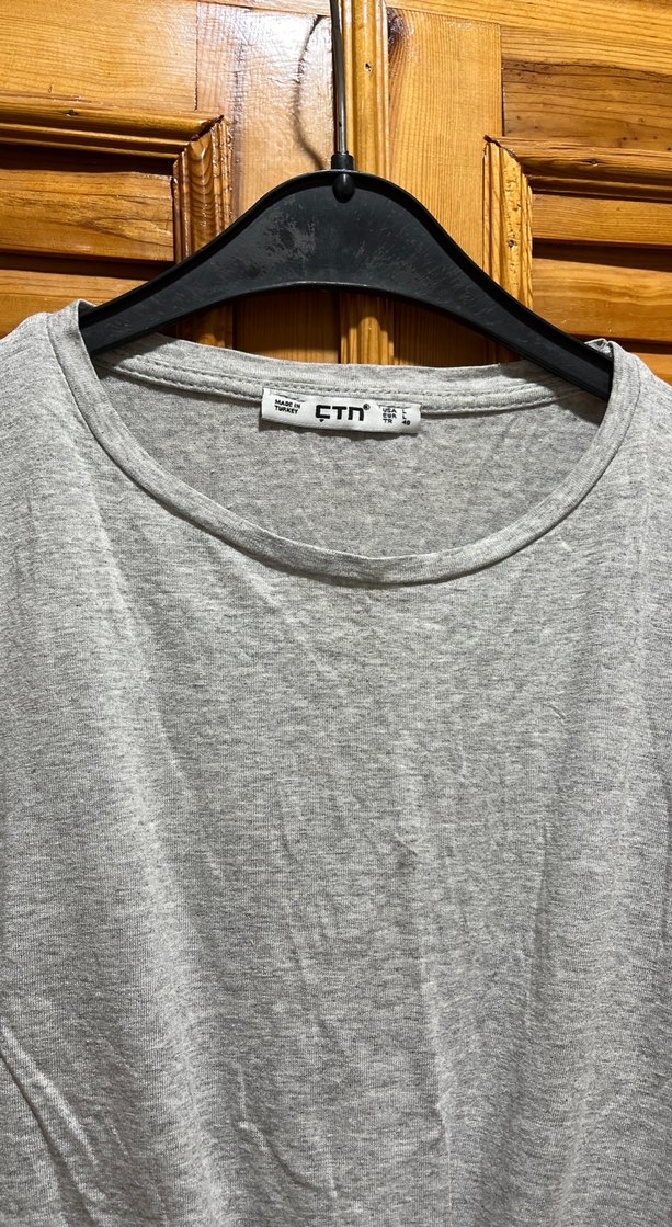 Gri Kısa Kollu Bağlamalı Crop Top - Görsel 2