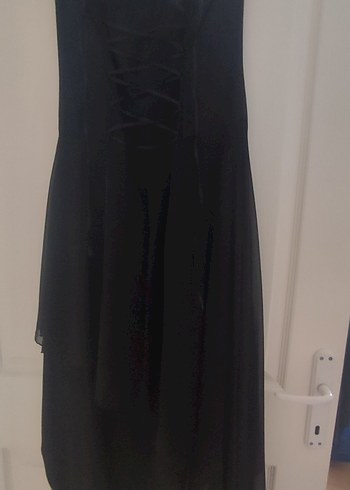 Düğmeli, İşlemeli Siyah Straplez Uzun Elbise - Görsel 8