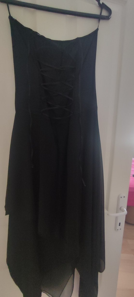 Düğmeli, İşlemeli Siyah Straplez Uzun Elbise - Görsel 3