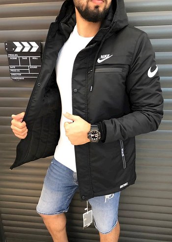 Siyah Kapüşonlu Nike Mont