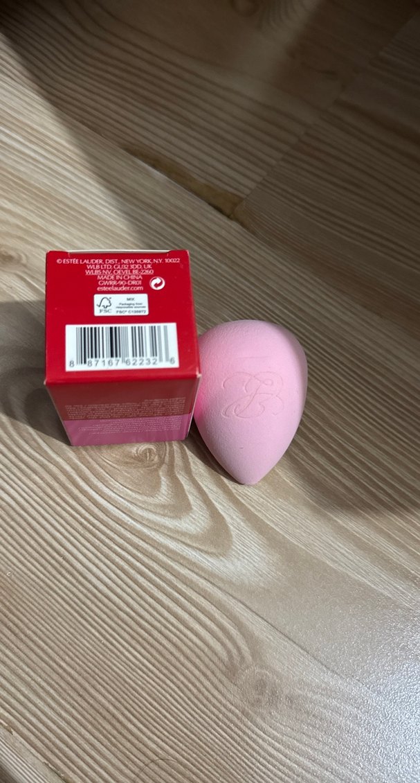 Estee Lauder Pembe Makyaj Süngeri - Görsel 2