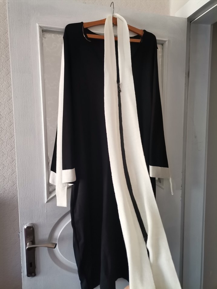 Uzun Siyah Beyaz Kadın Elbise (abiye) 52 beden - Görsel 2