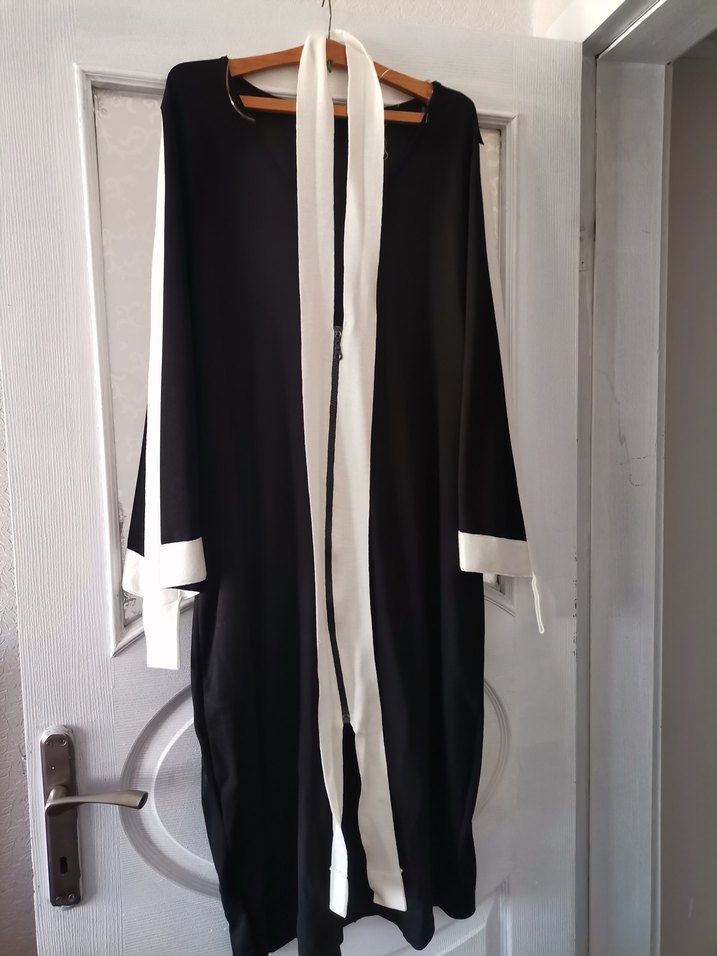 Uzun Siyah Beyaz Kadın Elbise (abiye) 52 beden - Görsel 3