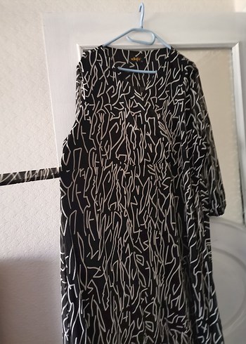 Siyah Beyaz Zebra Desenli Şifon Uzun Elbise 52 beden.. - Görsel 10