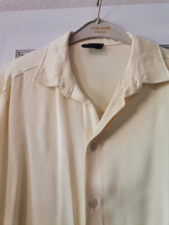 Sarı Düğmeli Kadın Saten Gömlek.. - Görsel 4