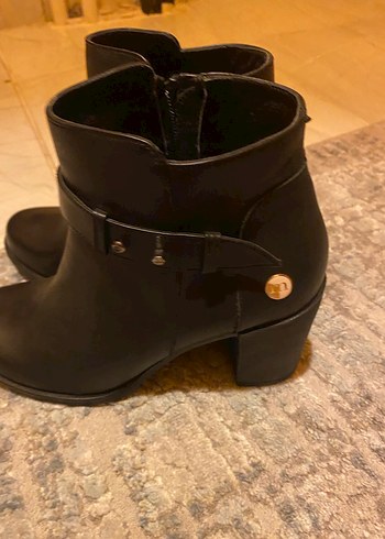 Orjinal mammamia Kemer Detaylı Kadın Deri Topuklu Bot - Görsel 5