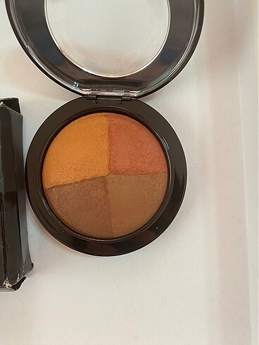  Beden Mac mineralize pudra (naturally enhanced)