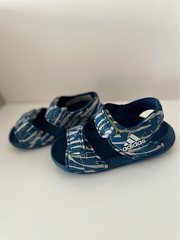 23 Beden Erkek bebek Adidas sandalet
