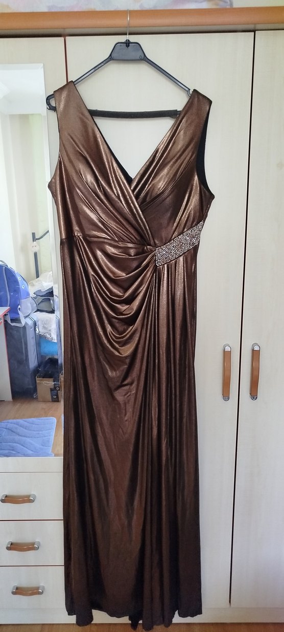 Kahverengi Parlak Taş Detaylı Drapeli Uzun Abiye Elbise - Görsel 2