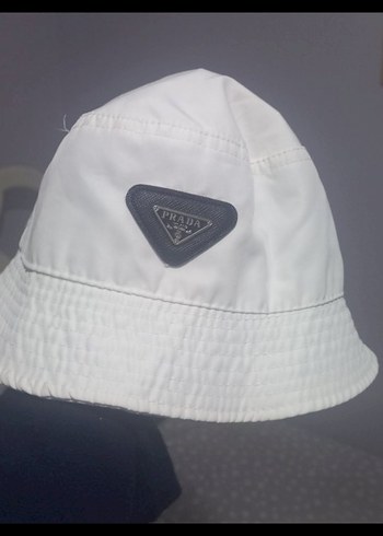 Düğmeli Beyaz Prada yazilı Sokak Stili Kadın Şapka - Görsel 2