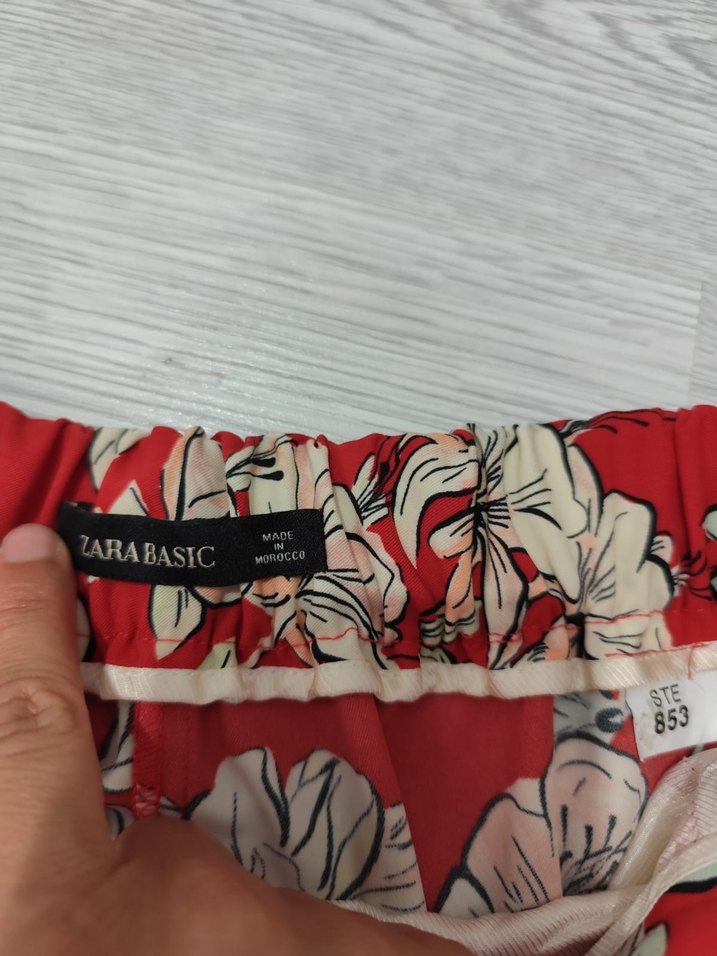ZARA Kırmızı Çiçek Desenli Bol Kesim Kumaş Pantolon - Görsel 2