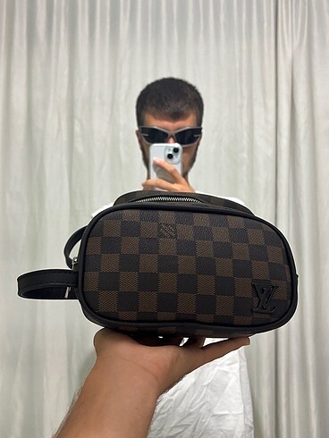 Louis Vuitton El Çantası