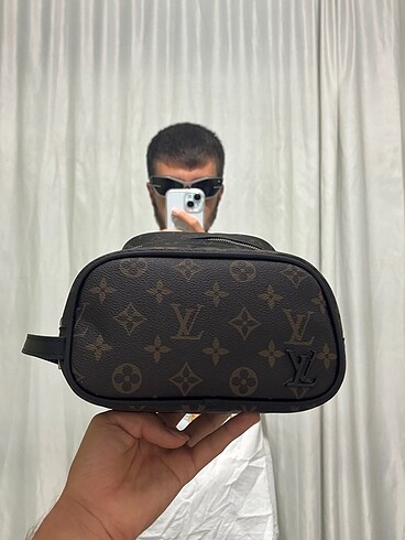Louis Vuitton El Çantası