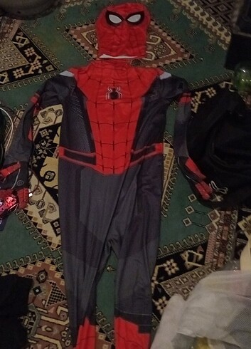 Tom Hollanda spiderman kostüm 