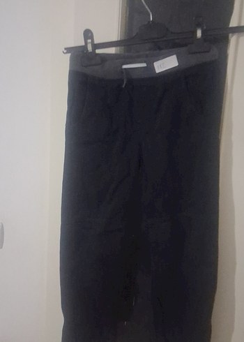 Beyaz Desenli Tişört ve Gri Pantolon Seti - Görsel 4