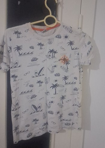 Beyaz Desenli Tişört ve Gri Pantolon Seti - Görsel 3